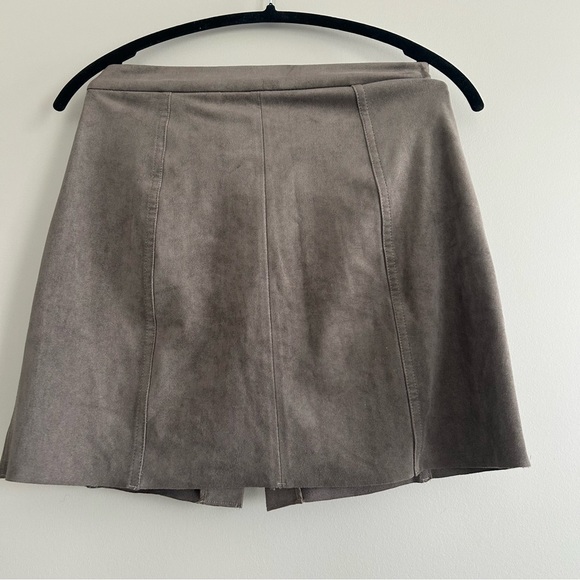 Aritzia WILFRED FREE Centinela Skirt A Line Mini Button Front Faux Suede Size 6 - Picture 5 of 5